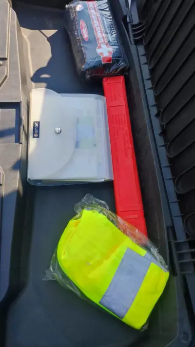 Smart Fortwo Cabrio 2013 - 8279 EUR, 110056 km - AUTO.MOTO.pt - 110056km - foto 17 de 19