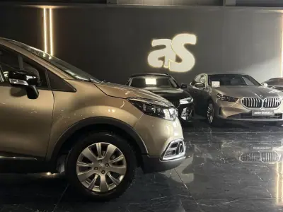 Renault Captur 2016 - 10990 EUR, 67180 km - AUTO.MOTO.pt - 67180km - foto 4 de 30