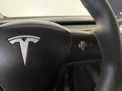 Tesla Model Y 2022 - 38750 EUR, 44000 km - AUTO.MOTO.pt - 44000km - foto 38 de 42