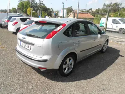 Ford Focus 2006 - 4900 EUR, 212608 km - AUTO.MOTO.pt - 212608km - foto 5 de 12