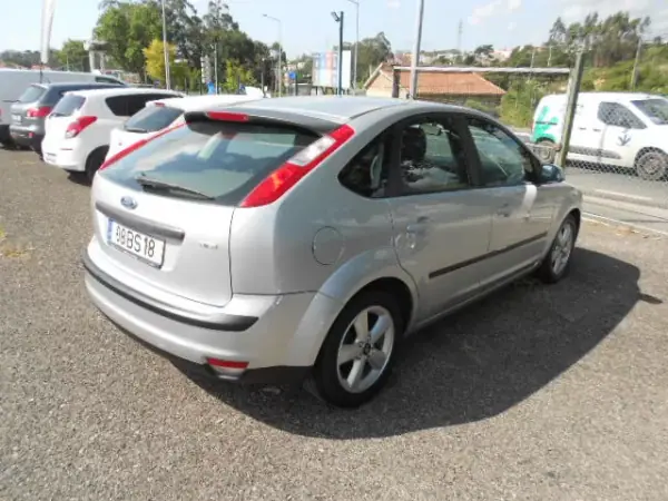 Ford Focus 2006 - 4900 EUR, 212608 km - AUTO.MOTO.pt - 212608km - foto 5 de 12