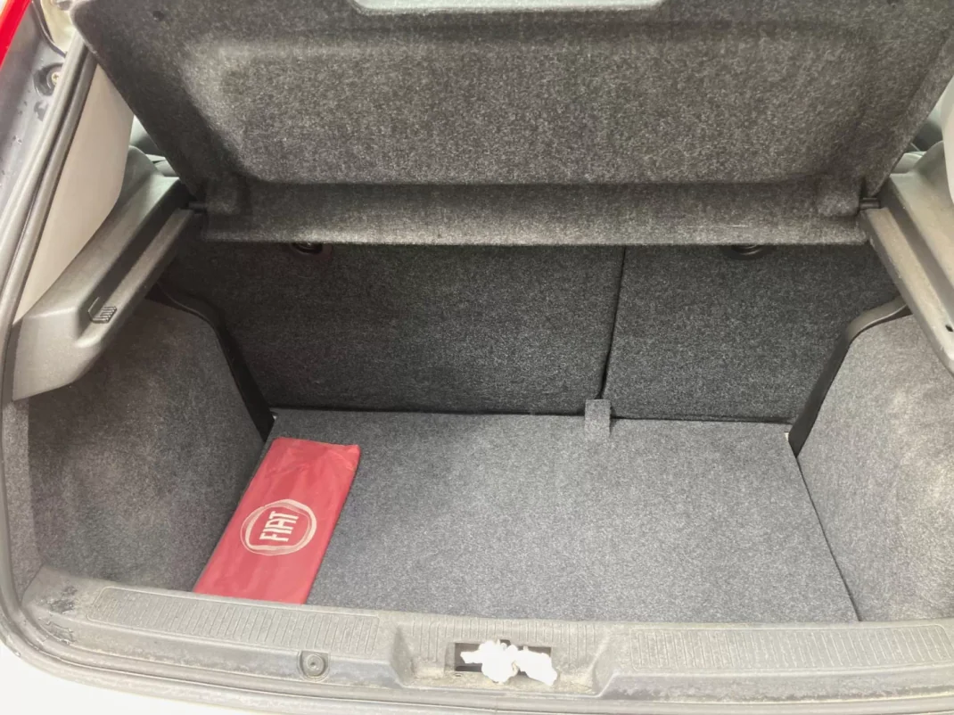 Fiat Punto 2010 - 6500 EUR, 174000 km - AUTO.MOTO.pt - 174000km - foto 15 de 15