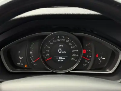 Volvo V40 2018 - 16850 EUR, 87000 km - AUTO.MOTO.pt - 87000km - foto 13 de 16