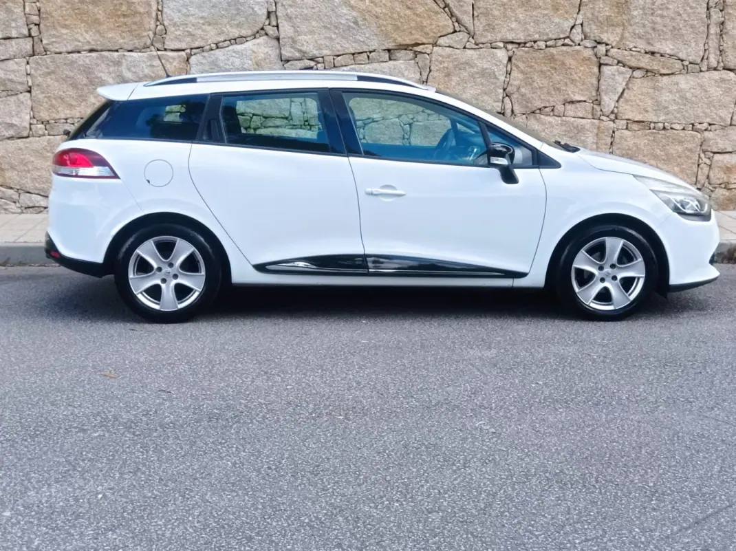 Renault Clio Sport Tourer 2015 - 7990 EUR, 185000 km - AUTO.MOTO.pt - 185000km - foto 3 de 11