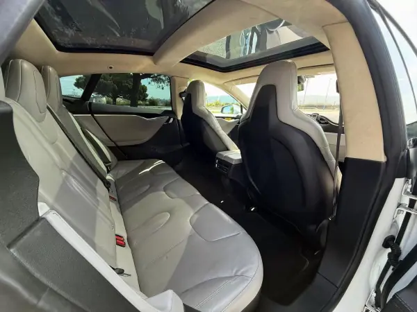Tesla Model S 2015 - 27500 EUR, 162000 km - AUTO.MOTO.pt - 162000km - foto 14 de 21