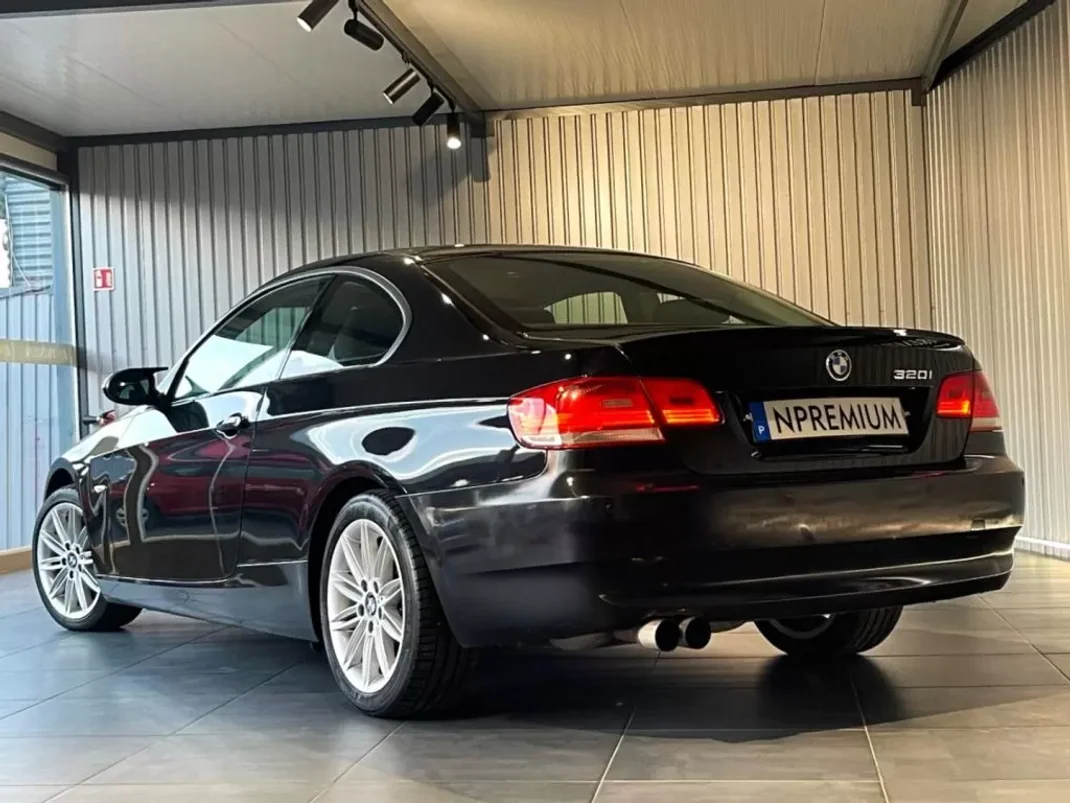 BMW 320 2007 - 13500 EUR, 221000 km - AUTO.MOTO.pt - 221000km - foto 9 de 33