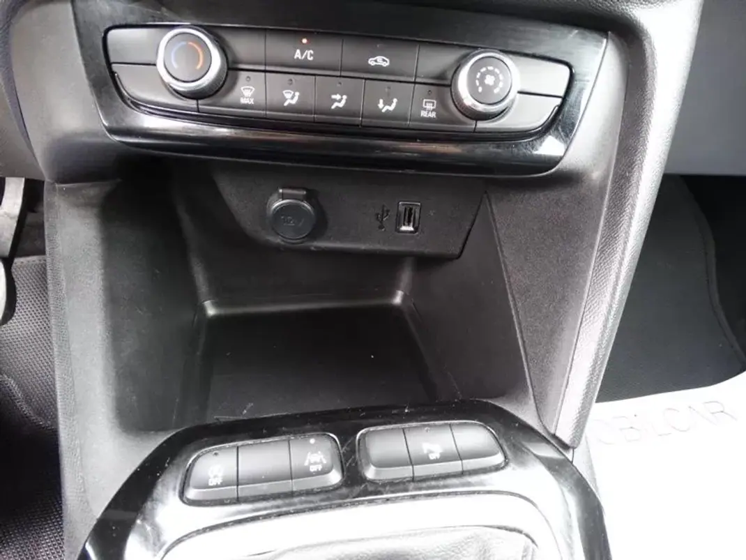 Opel Corsa 2022 - 12390 EUR, 59849 km - 59849km - foto 20 de 24