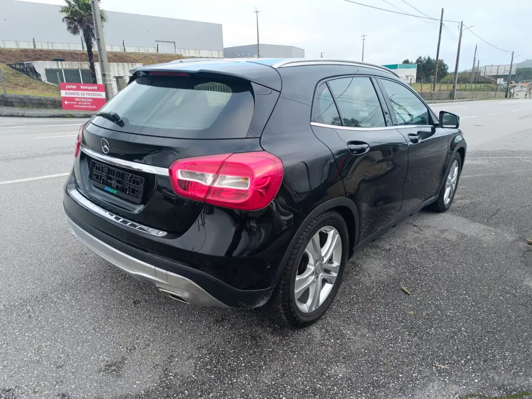Mercedes-Benz GLA 180 2015 - 22500 EUR, 120000 km - AUTO.MOTO.pt - 120000km - foto 9 de 28