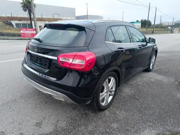 Mercedes-Benz GLA 180 2015 - 22500 EUR, 120000 km - AUTO.MOTO.pt - 120000km - foto 9 de 28