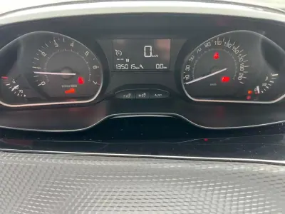 Peugeot 208 2019 - 7990 EUR, 135015 km - AUTO.MOTO.pt - 135015km - foto 7 de 12