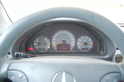 Mercedes-Benz CLK 200 1999 - 11000 EUR, 114500 km - AUTO.MOTO.pt - 114500km - foto 11 de 12