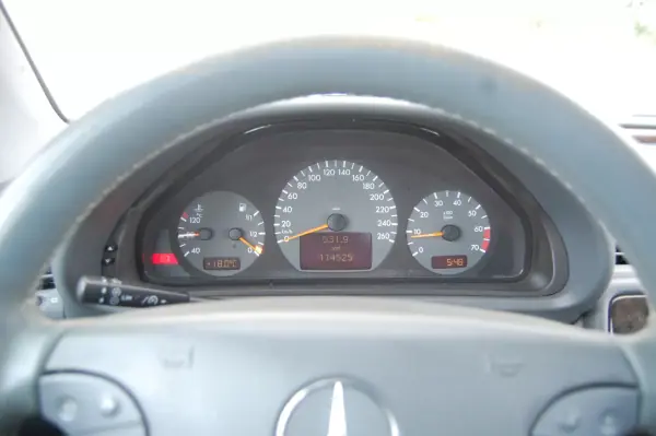 Mercedes-Benz CLK 200 1999 - 11000 EUR, 114500 km - AUTO.MOTO.pt - 114500km - foto 11 de 12
