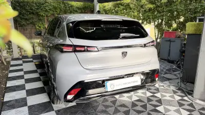 Peugeot 308 2025 - 24500 EUR, 7700 km - AUTO.MOTO.pt - 7700km - foto 19 de 21