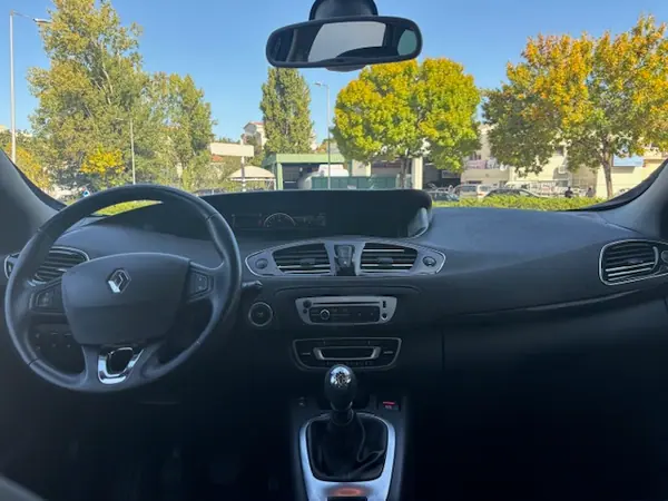 Renault Grand Scénic 2016 - 8150 EUR, 256000 km - AUTO.MOTO.pt - 256000km - foto 24 de 29