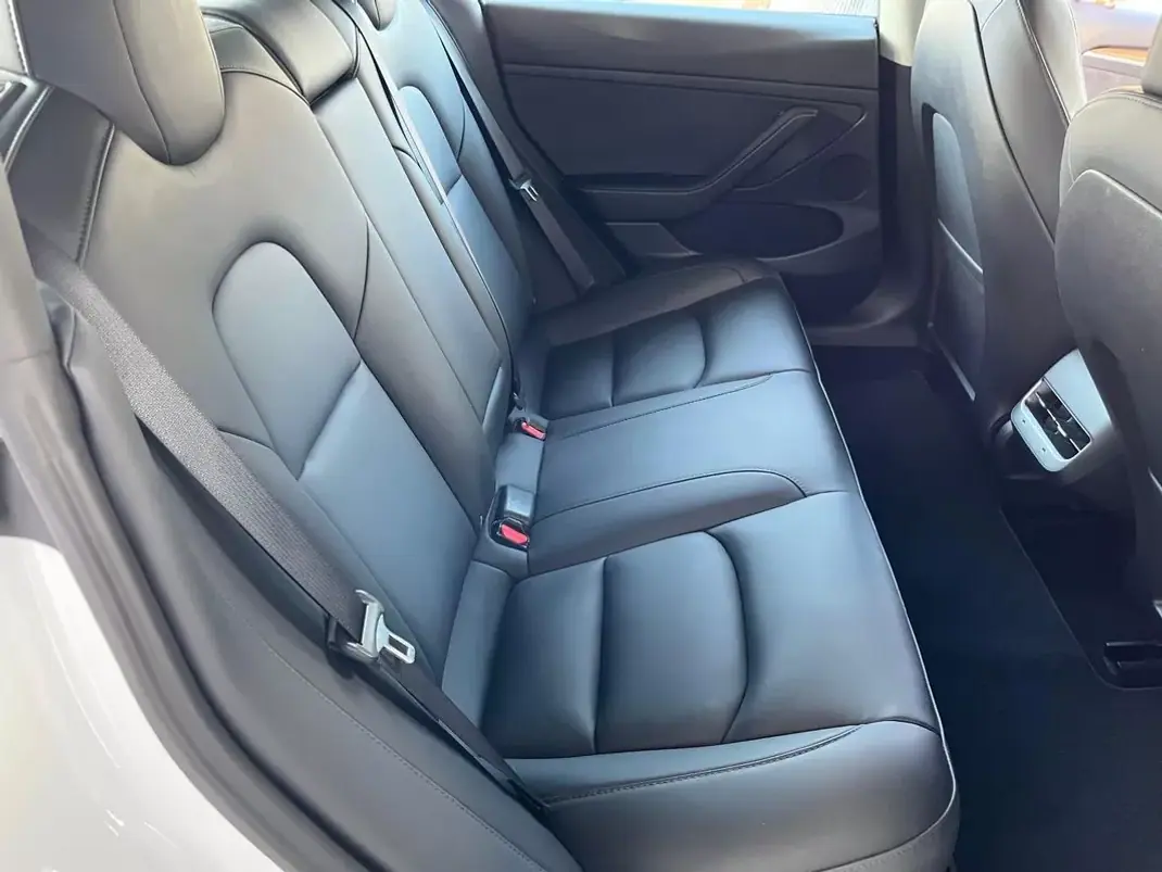 Tesla Model 3 2022 - 28900 EUR, 56000 km - 56000km - foto 7 de 14