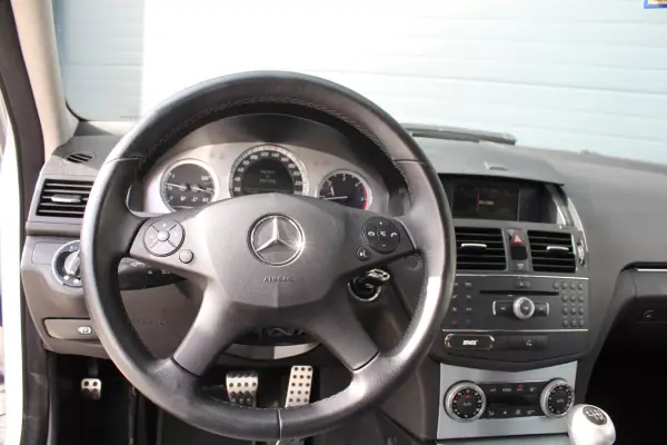 Mercedes-Benz C 250 2008 - 12990 EUR, 241176 km - AUTO.MOTO.pt - 241176km - foto 12 de 18