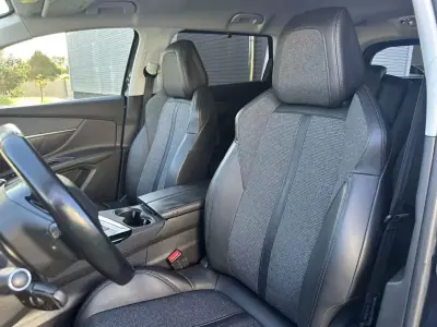 Peugeot 5008 2018 - 14900 EUR, 220000 km - AUTO.MOTO.pt - 220000km - foto 26 de 60