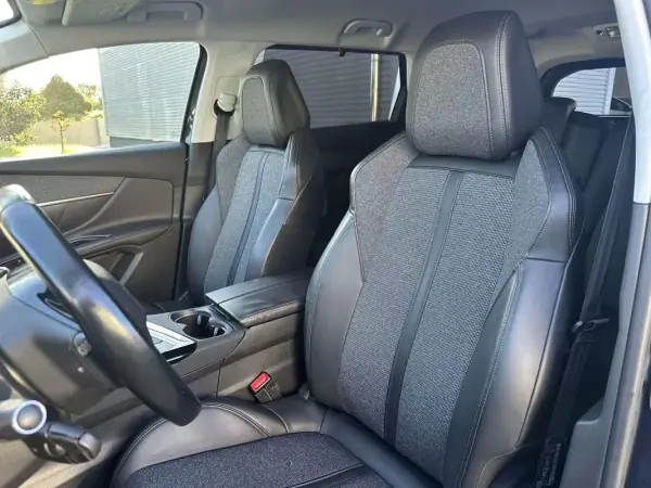 Peugeot 5008 2018 - 14900 EUR, 220000 km - AUTO.MOTO.pt - 220000km - foto 26 de 60