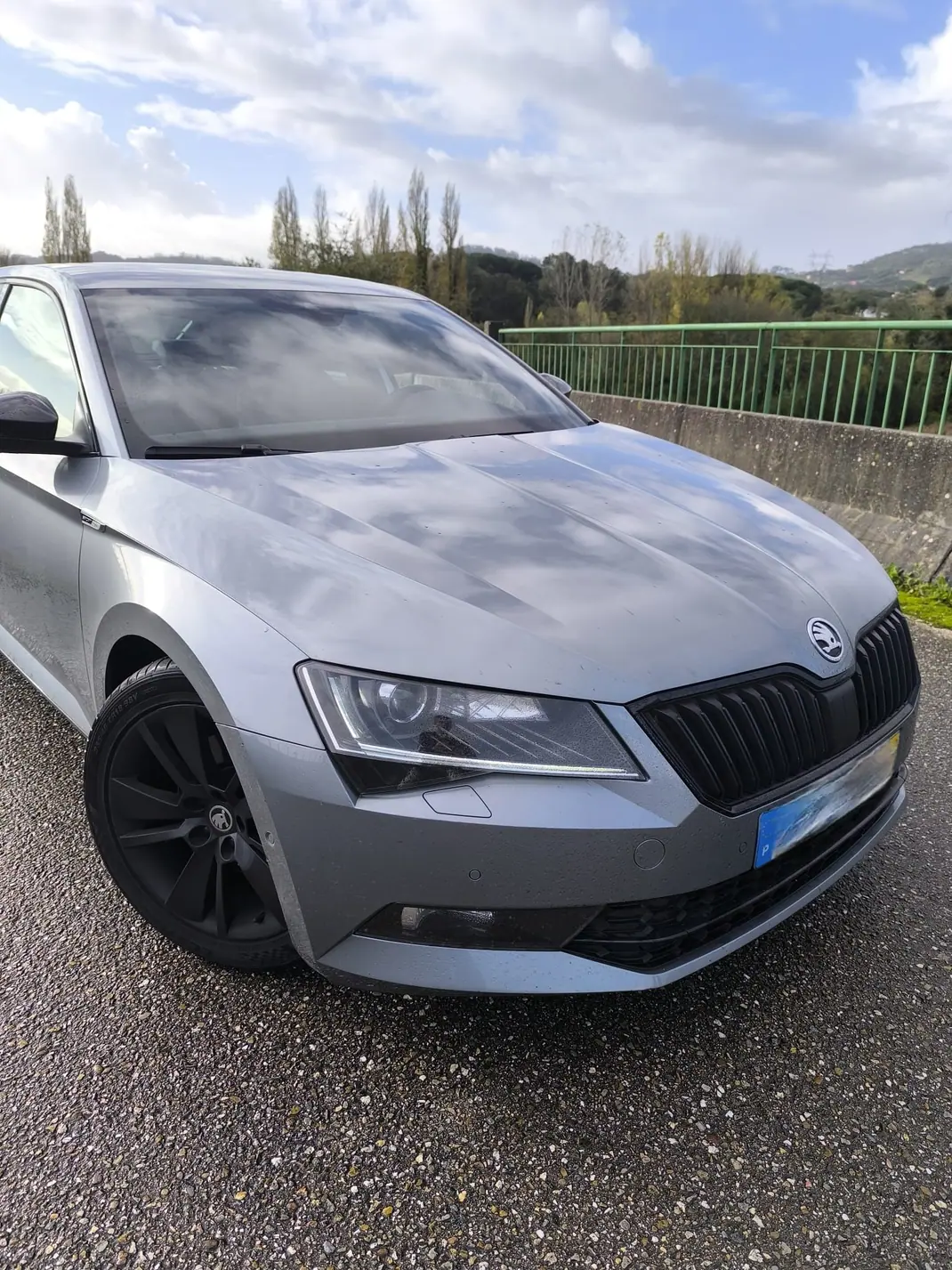 Skoda Superb 2018 - 21990 EUR, 100000 km - AUTO.MOTO.pt - 100000km - foto 5 de 15