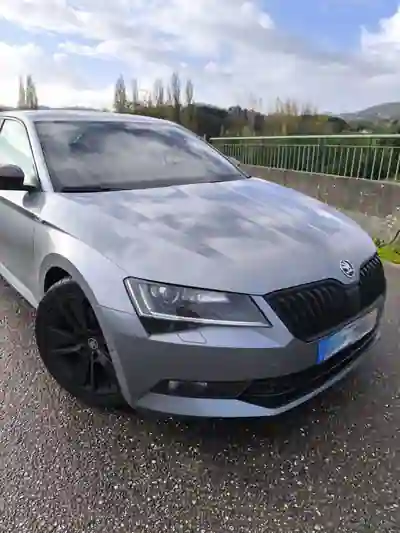 Skoda Superb 2018 - 21990 EUR, 100000 km - AUTO.MOTO.pt - 100000km - foto 5 de 15