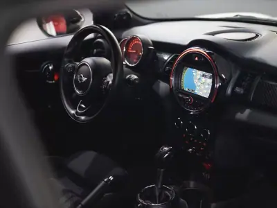 MINI 3 Portas 2017 - 22990 EUR, 84313 km - AUTO.MOTO.pt - 84313km - foto 17 de 24