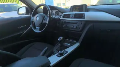 BMW 318 2015 - 13900 EUR, 195000 km - AUTO.MOTO.pt - 195000km - foto 5 de 20