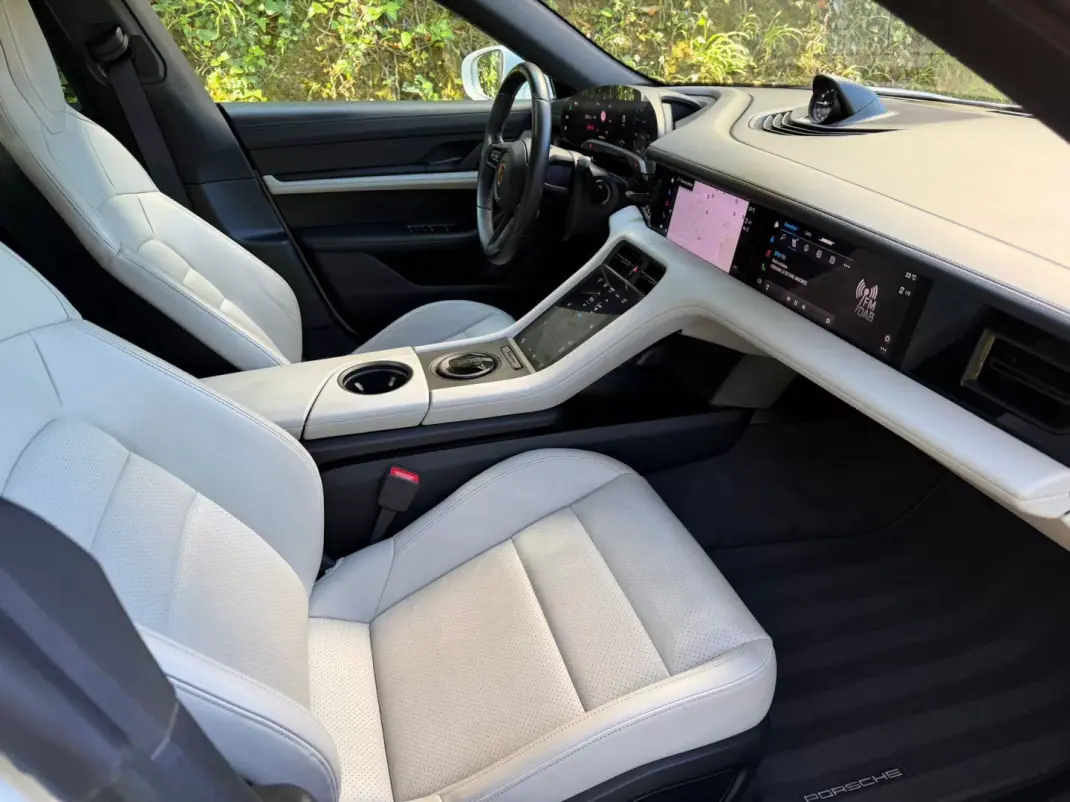 Porsche Taycan 2022 - 72000 EUR, 69000 km - AUTO.MOTO.pt - 69000km - foto 4 de 4