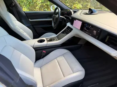 Porsche Taycan 2022 - 72000 EUR, 69000 km - AUTO.MOTO.pt - 69000km - foto 4 de 4