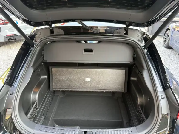 Smart 3 2025 - 40990 EUR, 9874 km - 9874km - foto 17 de 18