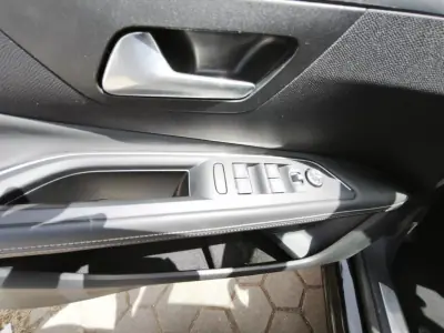 Peugeot 3008 2021 - 25600 EUR, 55789 km - AUTO.MOTO.pt - 55789km - foto 5 de 23