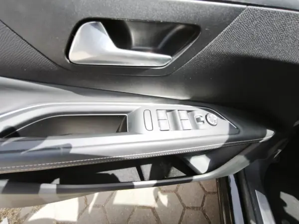 Peugeot 3008 2021 - 25600 EUR, 55789 km - AUTO.MOTO.pt - 55789km - foto 5 de 23