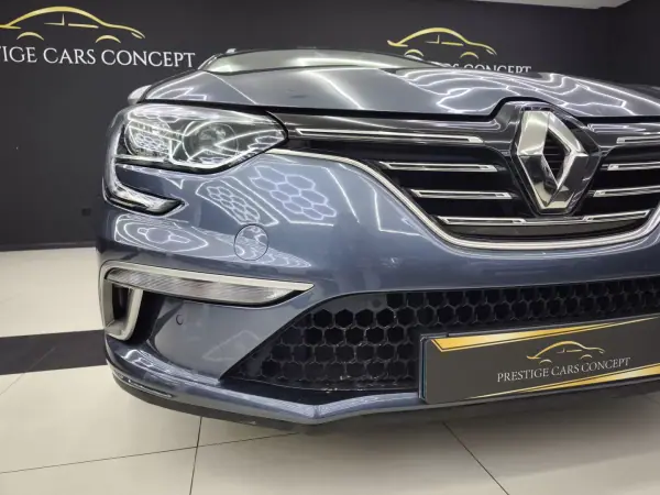 Renault Mégane Sport Tourer 2018 - 14450 EUR, 246155 km - AUTO.MOTO.pt - 246155km - foto 9 de 37