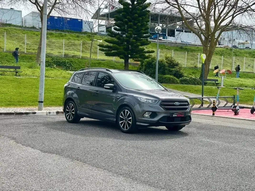 Ford Kuga 2017 - 16490 EUR, 75000 km - AUTO.MOTO.pt - 75000km - foto 26 de 60