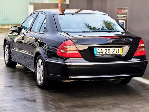Mercedes-Benz E 220 2005 - 10950 EUR, 175000 km - AUTO.MOTO.pt - 175000km - foto 2 de 43