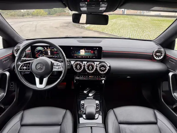 Mercedes-Benz CLA 180 2019 - 26500 EUR, 80000 km - AUTO.MOTO.pt - 80000km - foto 15 de 29