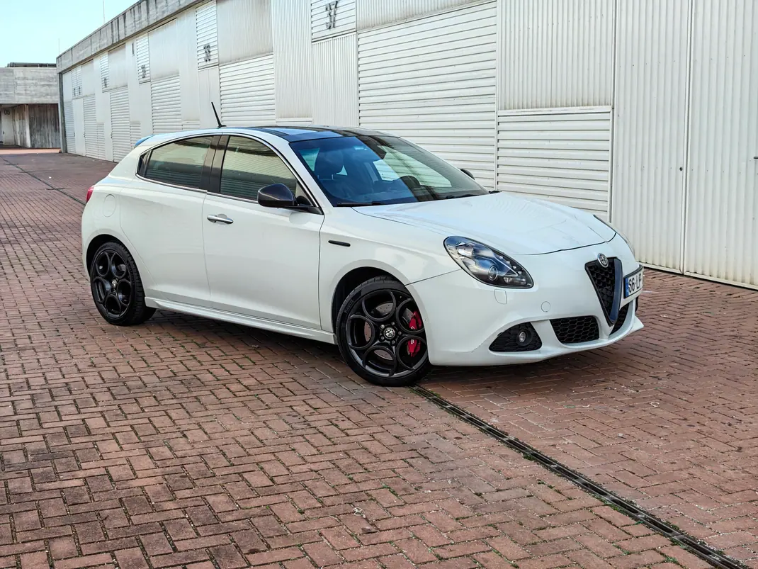 Alfa Romeo Giulietta 2011 - 8990 EUR, 212567 km - AUTO.MOTO.pt - 212567km - foto 1 de 13