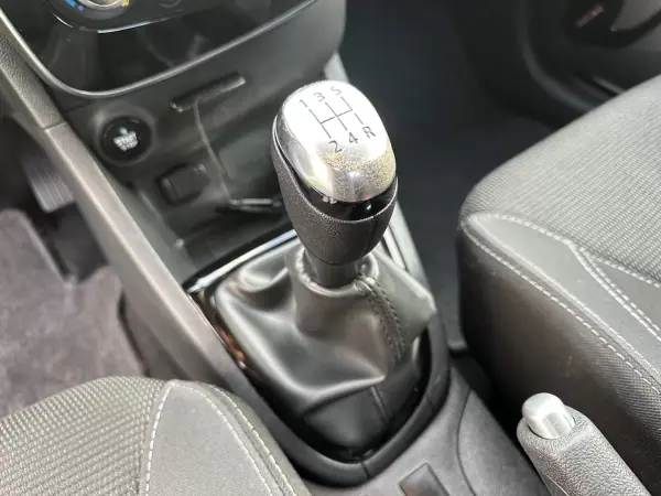 Renault Clio 2018 - 10900 EUR, 138929 km - AUTO.MOTO.pt - 138929km - foto 37 de 46