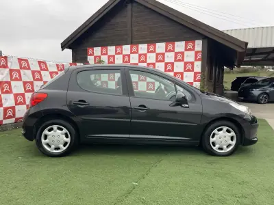 Peugeot 207 2009 - 5990 EUR, 180168 km - AUTO.MOTO.pt - 180168km - foto 2 de 17