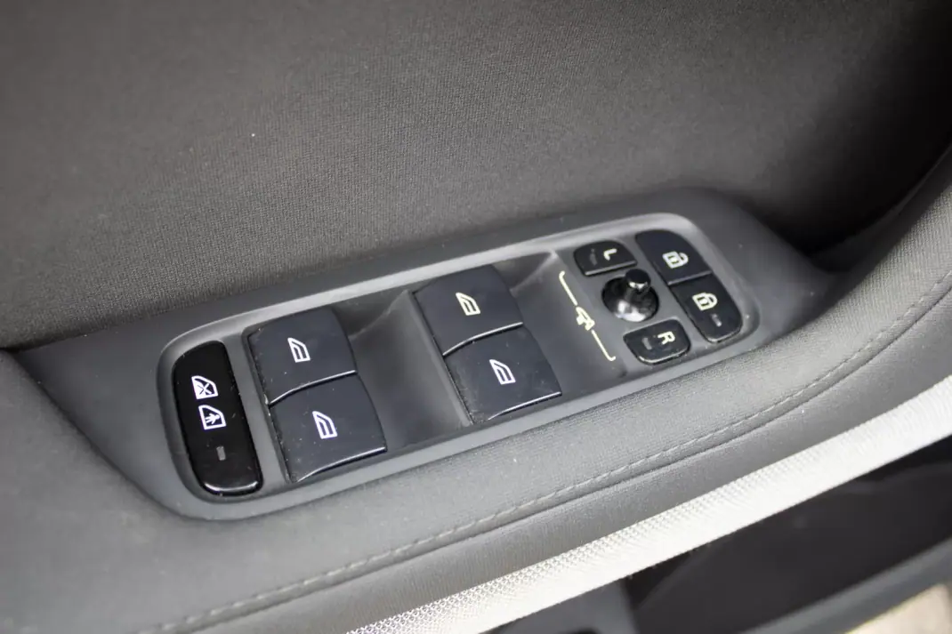 Polestar 2 2021 - 22500 EUR, 138000 km - AUTO.MOTO.pt - 138000km - foto 44 de 46