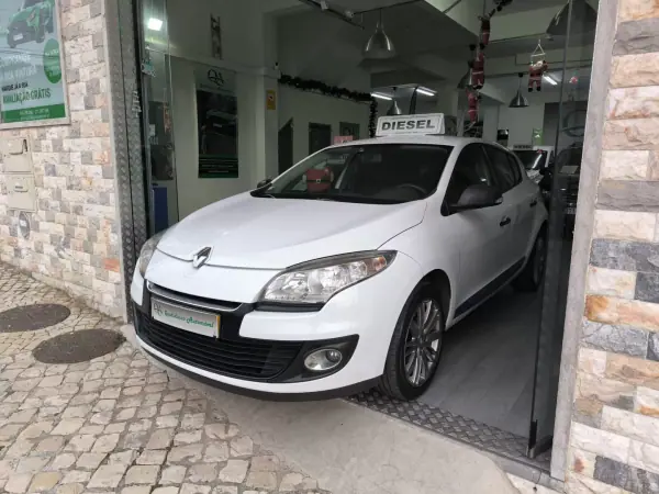 Renault Mégane 1.5 DCI III Hatchback 2013 - 3999 EUR, 317737 km - AUTO.MOTO.pt - 317737km - foto 9 de 50