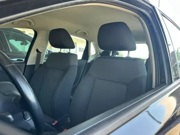 Volkswagen Polo 2009 - 9900 EUR, 185146 km - AUTO.MOTO.pt - 185146km - foto 13 de 28