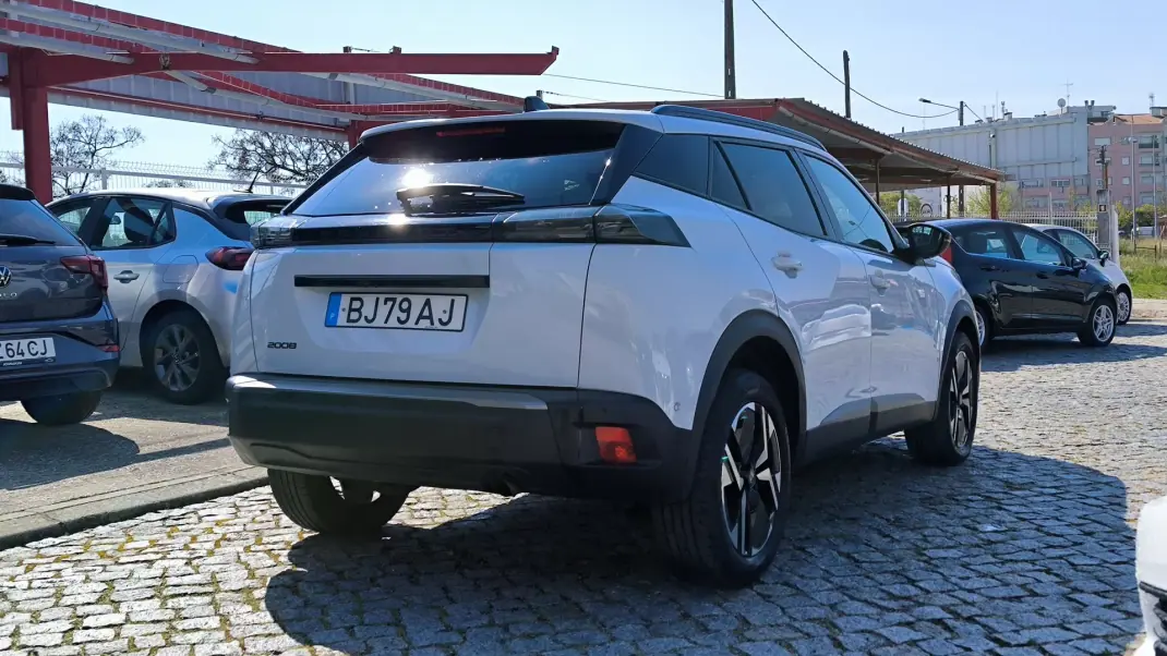 Peugeot 2008 2024 - 19450 EUR, 56688 km - AUTO.MOTO.pt - 56688km - foto 5 de 10