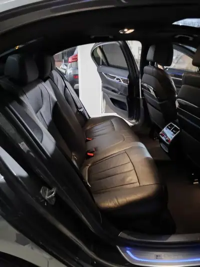 BMW 740 2018 - 30750 EUR, 246000 km - AUTO.MOTO.pt - 246000km - foto 17 de 40