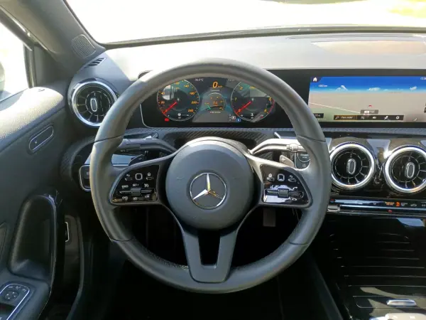 Mercedes-Benz A 180 Limousine 2019 - 23450 EUR, 126183 km - AUTO.MOTO.pt - 126183km - foto 12 de 21