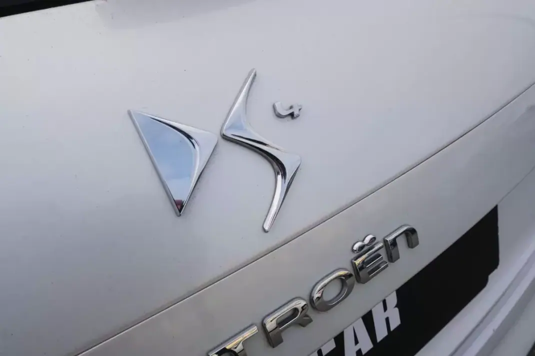 Citroën DS4 2012 - 8900 EUR, 204700 km - AUTO.MOTO.pt - 204700km - foto 15 de 23