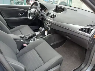 Renault Mégane Sport Tourer 2016 - 8950 EUR, 157317 km - AUTO.MOTO.pt - 157317km - foto 20 de 25