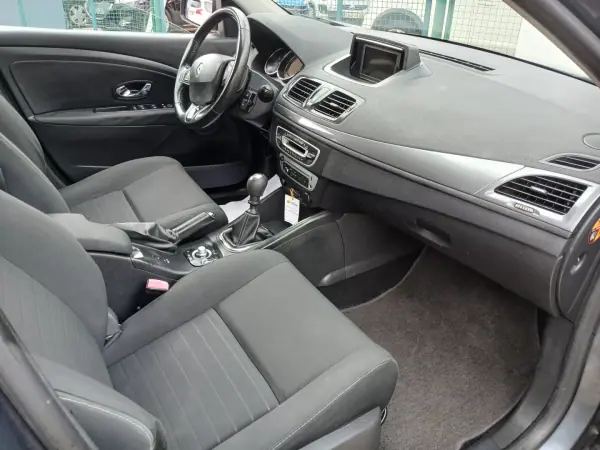 Renault Mégane Sport Tourer 2016 - 8950 EUR, 157317 km - AUTO.MOTO.pt - 157317km - foto 20 de 25