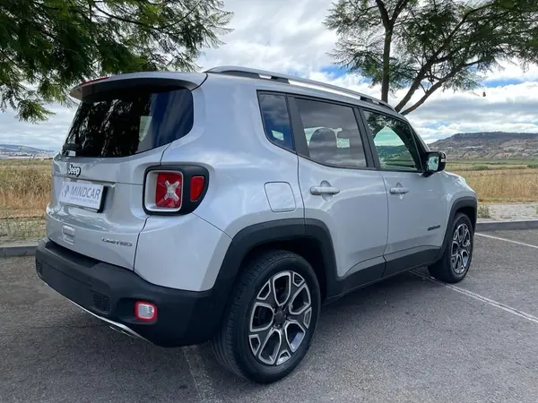 Jeep Renegade 2018 - 17980 EUR, 112000 km - AUTO.MOTO.pt - 112000km - foto 6 de 22