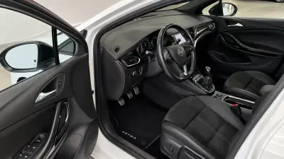Opel Astra Sports Tourer 2022 - 11250 EUR, 146000 km - AUTO.MOTO.pt - 146000km - foto 5 de 9