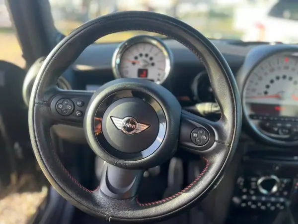 MINI Cooper 2012 - 12490 EUR, 129800 km - AUTO.MOTO.pt - 129800km - foto 6 de 20